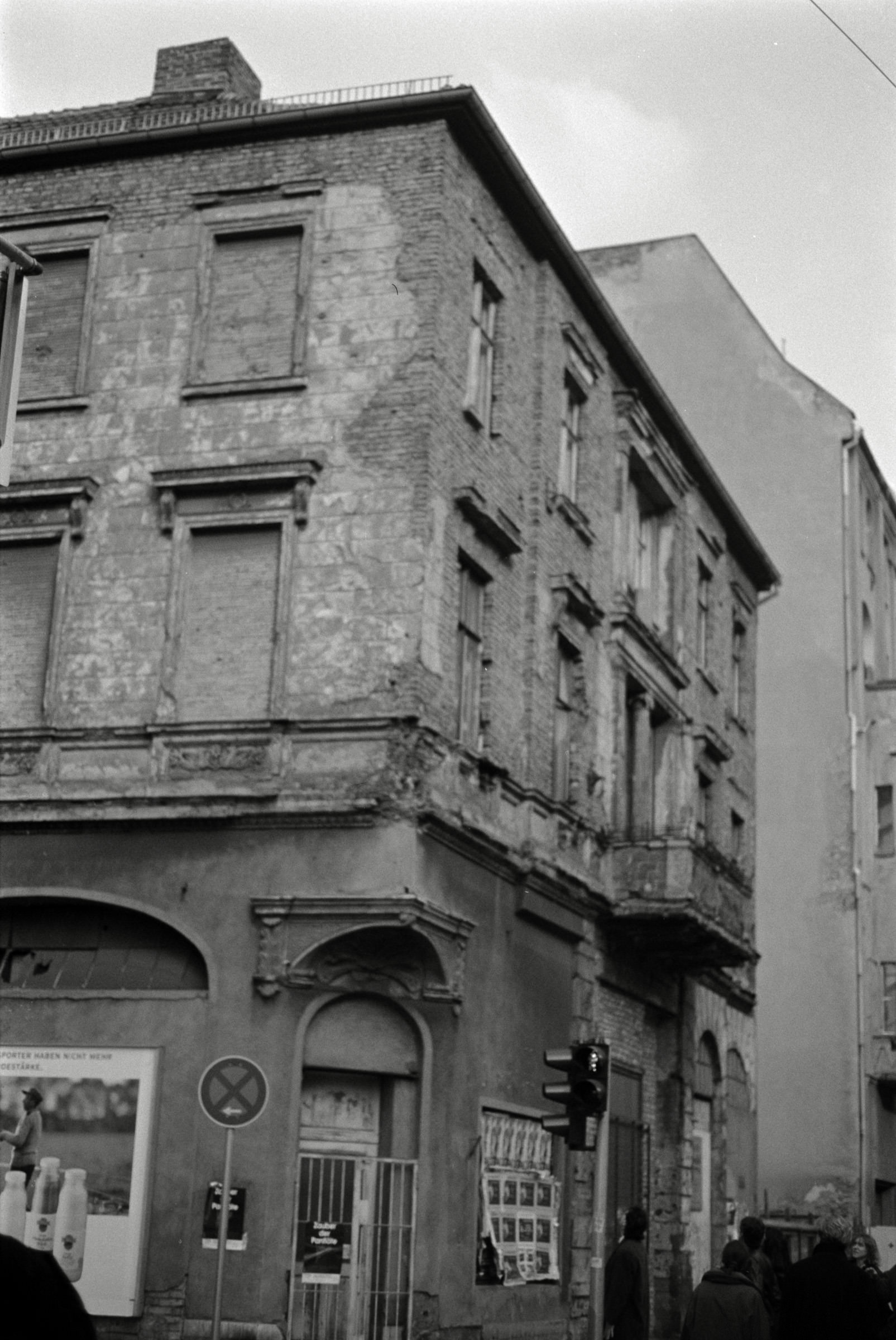 AHP F1993 03 005 sc240902 img29 NLP